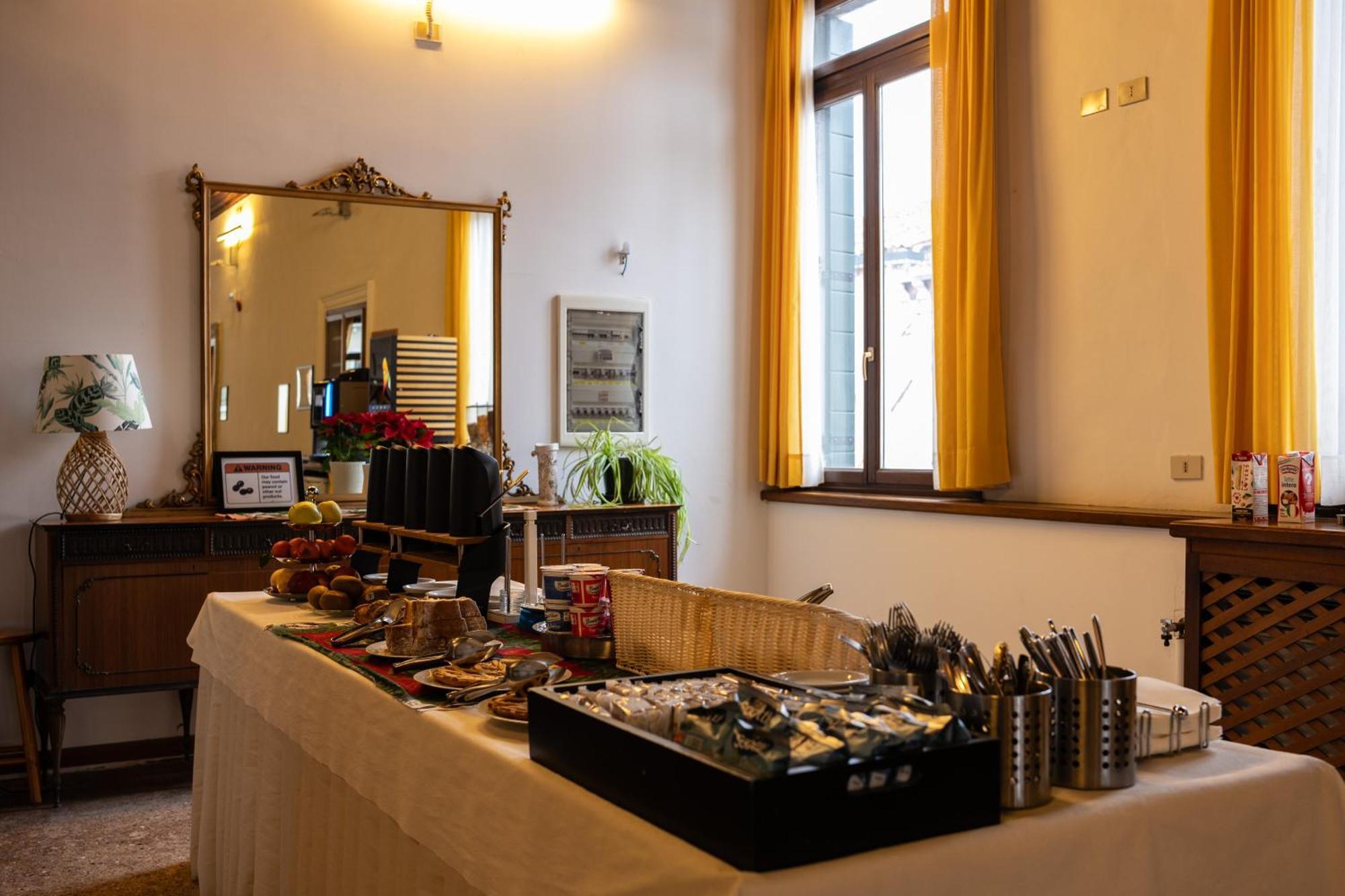Foresteria Valdese Venezia ภายนอก รูปภาพ